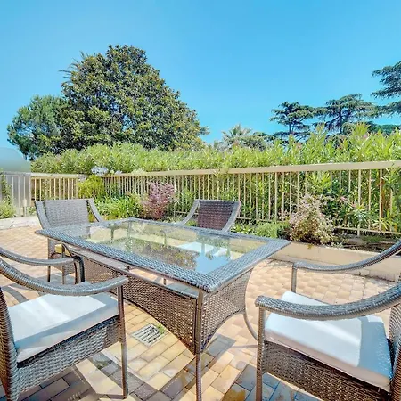 Comfortable 3 Bedroom, Superb South Terrace Apartmán