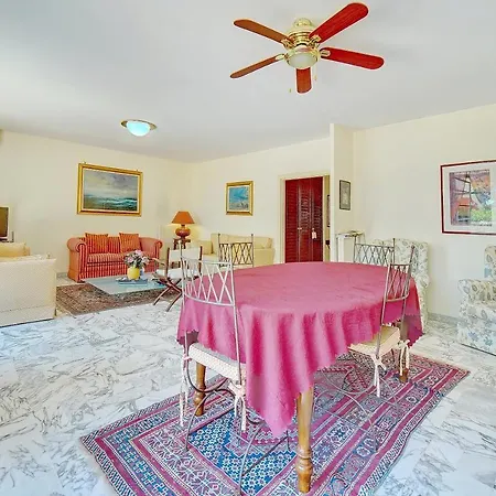Comfortable 3 Bedroom, Superb South Terrace * كان