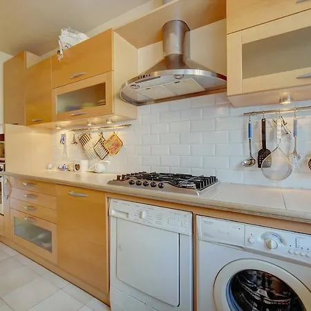 Comfortable 3 Bedroom, Superb South Terrace شقة