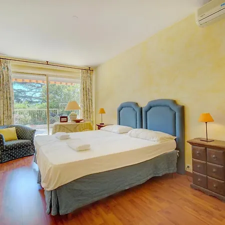 Comfortable 3 Bedroom, Superb South Terrace Apartmán