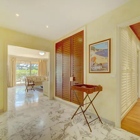 Comfortable 3 Bedroom, Superb South Terrace Apartmán