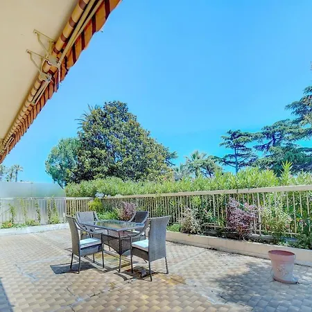 Comfortable 3 Bedroom, Superb South Terrace