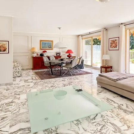 Comfortable, Superb South Terrace *